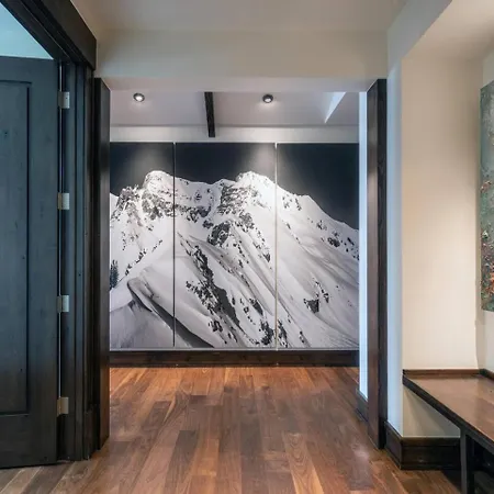 Elegant 4-bedroom Penthouse Above Mountain Village *