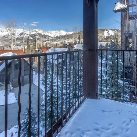 Elegant 4-bedroom Penthouse Above Mountain Village *