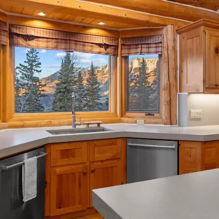 Luxury Ski-in/ski-out Alpine Holiday home *