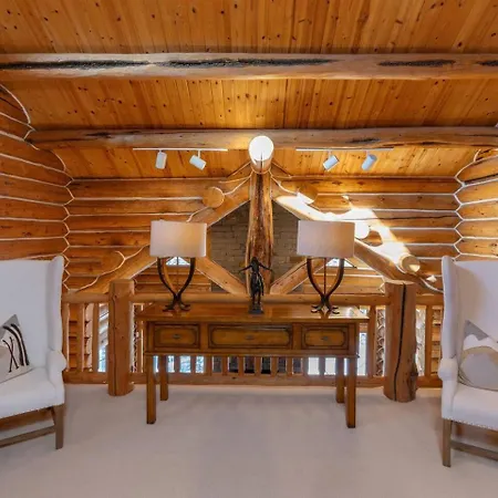 Luxury Ski-in/ski-out Alpine Holiday home *