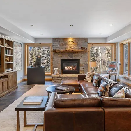 Luxury Ski-in/ski-out Alpine Holiday home