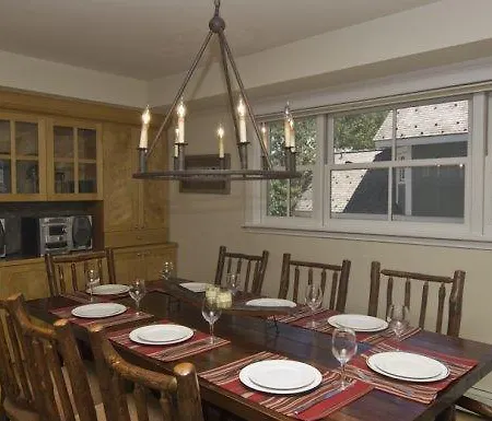 Holiday home Legacy House *