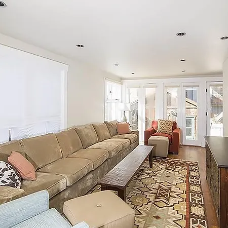 558 West Pacific Ave