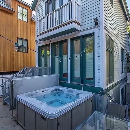 558 West Pacific Ave Holiday home