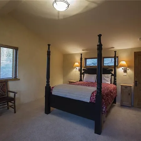 Adams Ranch Retreat - 4 Bedroom + Private Hot Tub *