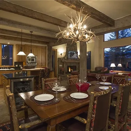 Adams Ranch Retreat - 4 Bedroom + Private Hot Tub Hotel