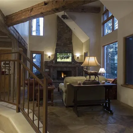 Adams Ranch Retreat - 4 Bedroom + Private Hot Tub *
