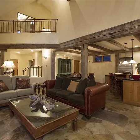 Adams Ranch Retreat - 4 Bedroom + Private Hot Tub