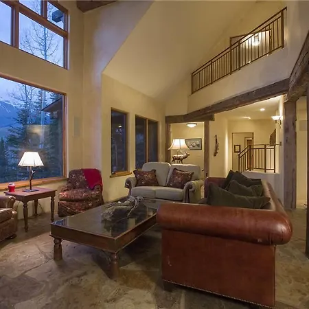 Adams Ranch Retreat - 4 Bedroom + Private Hot Tub Hotel *