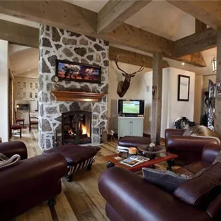 Aux Pied Des Pistes 4*