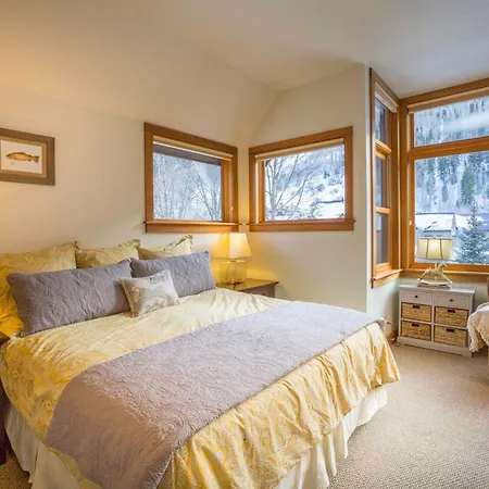Apartment Powder Daze At Cornet Creek *