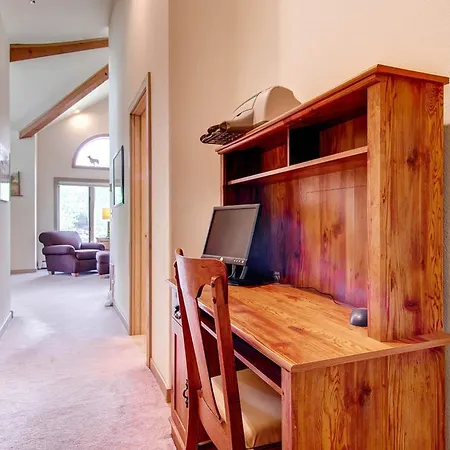 The Emerald Elk At Village Creek Apartment