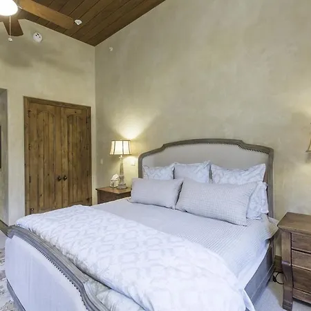 Heritage Crossing Penthouse Apartment