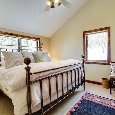 Wapiti Mountain Escape Guest Cabin Holiday home