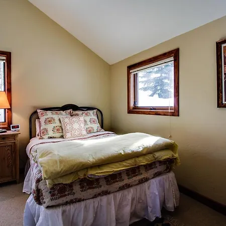 Holiday home Wapiti Mountain Escape Guest Cabin *
