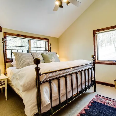Holiday home Wapiti Mountain Escape Guest Cabin