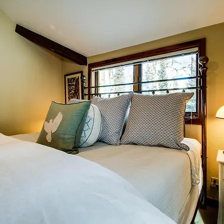 Wapiti Mountain Escape Guest Cabin *