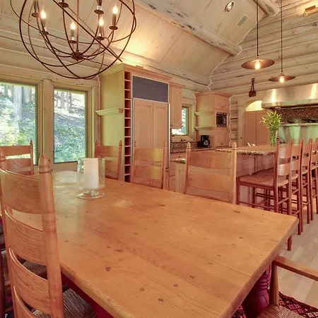 Luxurious Ski Mansion At Mountain Village Holiday home