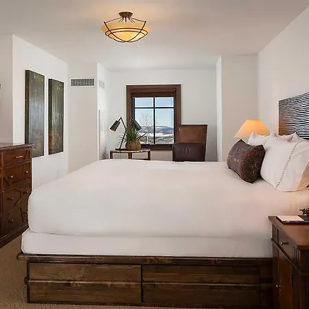 Hotel Madeline And Residences, Collection