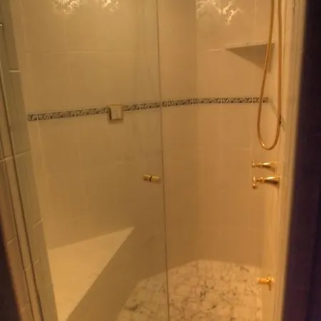 Ballard House 207b *