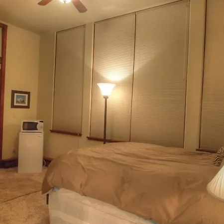 Ballard House 207b *