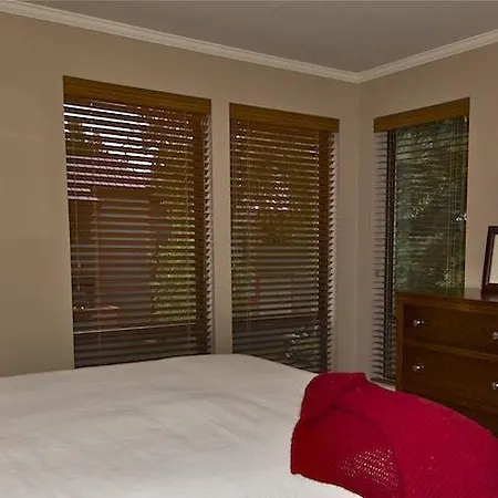 Boomerang #6 Apartment