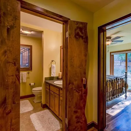 Outlaws Hideaway Apartment *