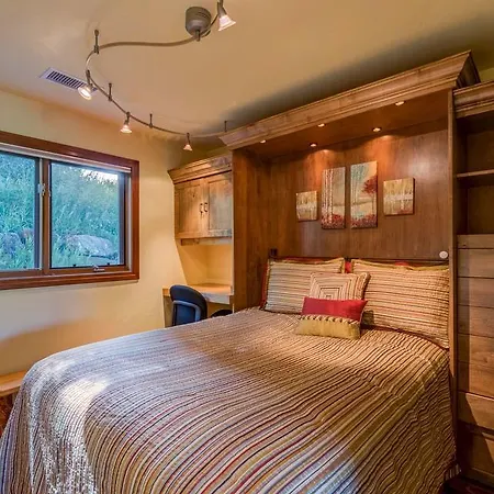Outlaws Hideaway Apartment