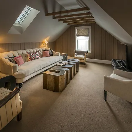 Dunton Town House Inn 5*