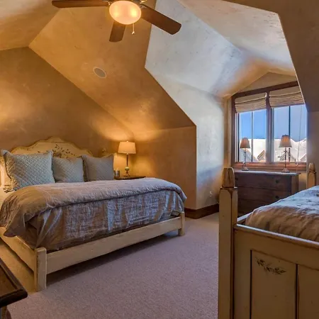 Heritage Crossing Penthouse Apartment *