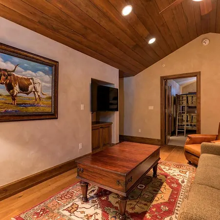 Heritage Crossing Penthouse Apartment *