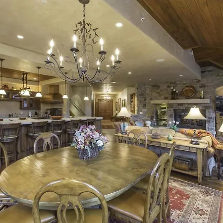 Heritage Crossing Penthouse Apartment *