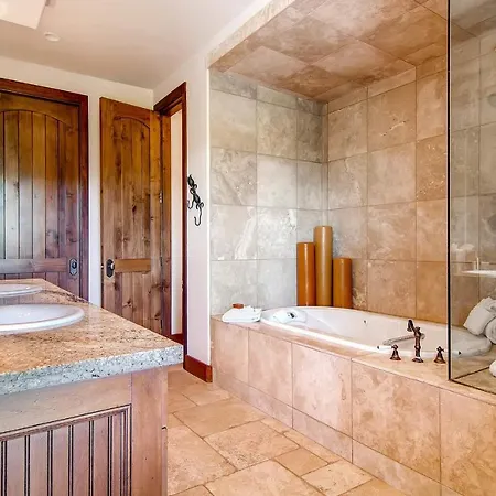 Holiday home Tomboy Retreat