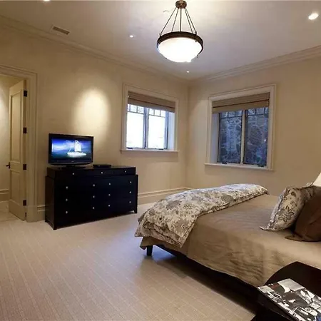 Hood Park Manor *