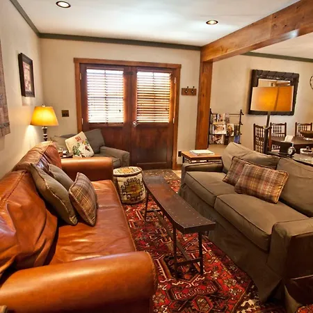 Penthouse By The Gondola Apartment