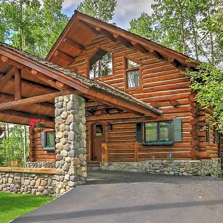 Ski-in/ski-out W/ Deck & Hot Tub! *