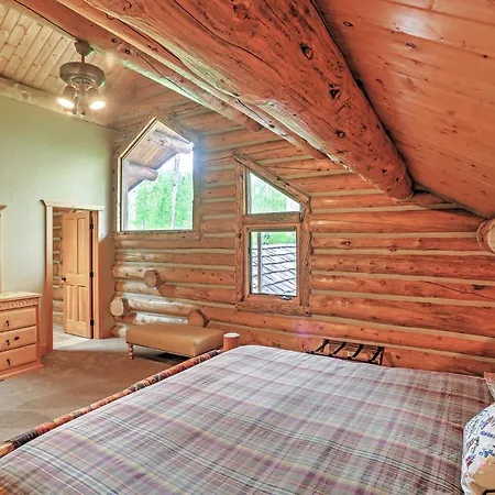 Ski-in/ski-out W/ Deck & Hot Tub! *