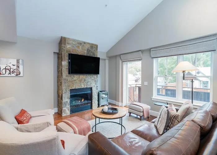 River Club 304 Condo