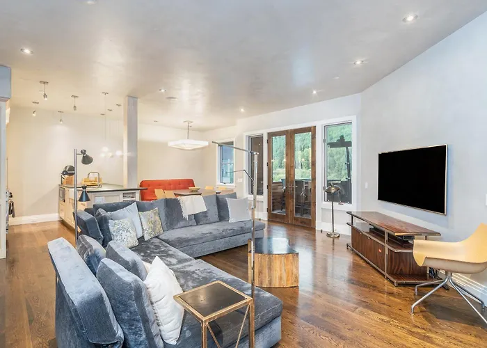 Modern Willow By Exceptional Stays