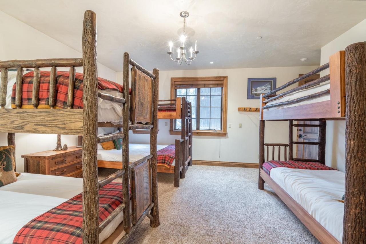 Twin Elk By Exceptional Chalet *