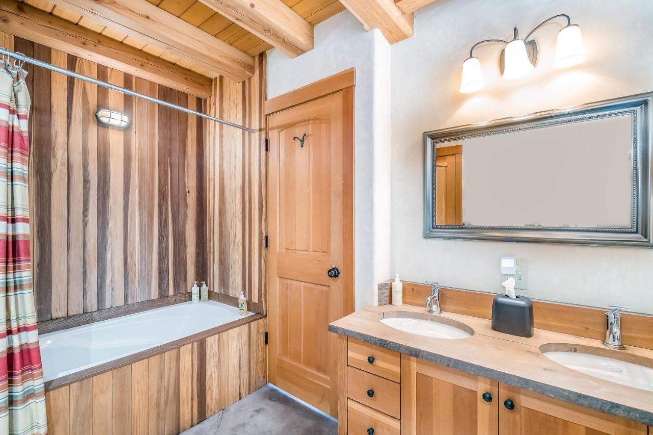 Telluride Lodge *