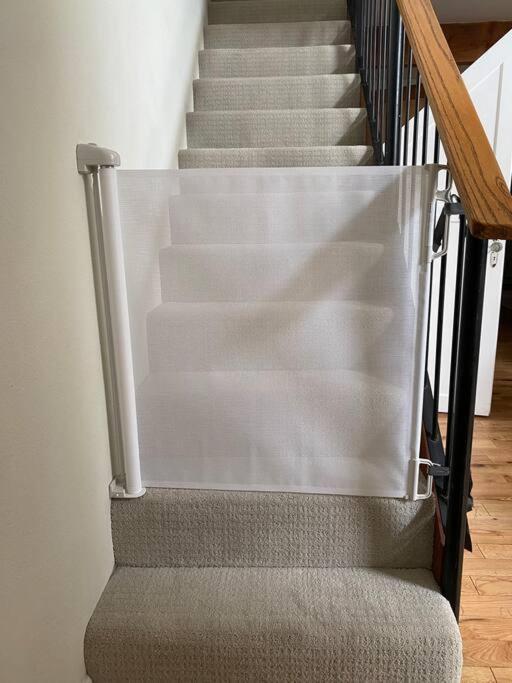 Spacious Family Friendly Townhome On Mainstreet Apartment