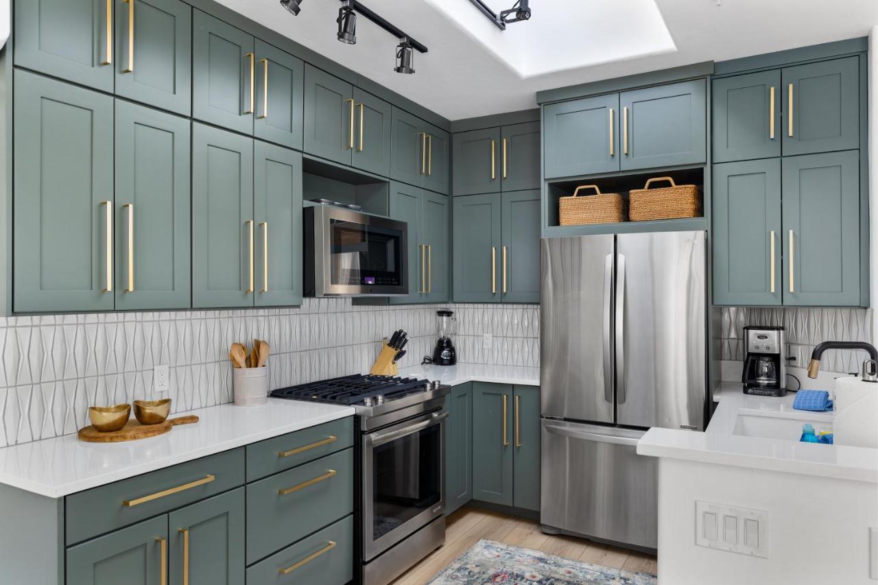 Apartment Diamondtooth 4 Scarlet Dove