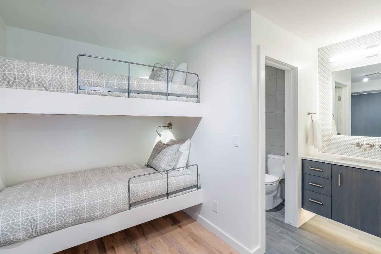 Apartment Chic, Modern - Walk Anywhere Viking 206 *