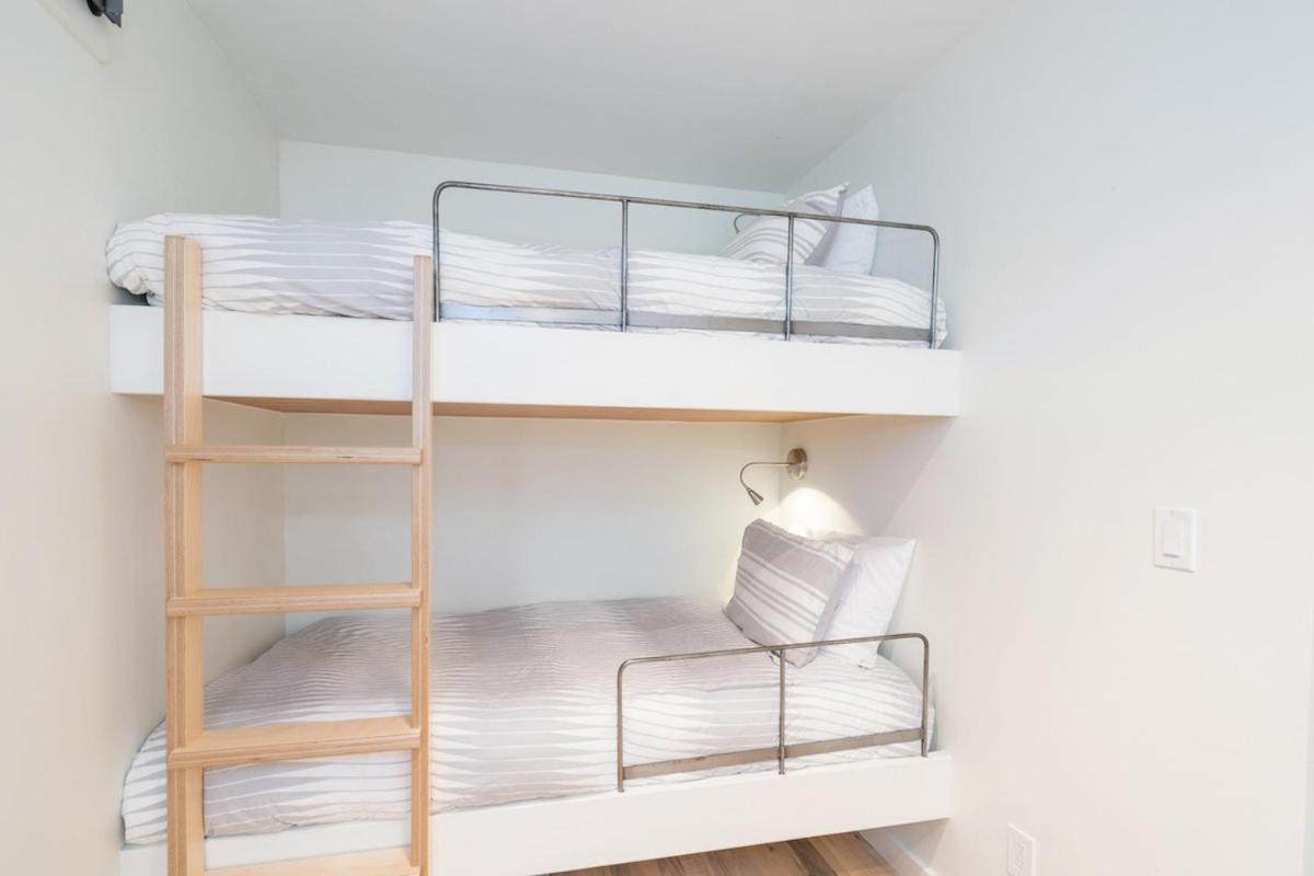 Apartment Chic, Modern - Walk Anywhere Viking 206