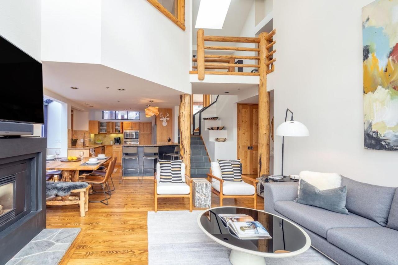 Mountain Village Panoramic Views, Hot Tub, Fireplace Townhouse *