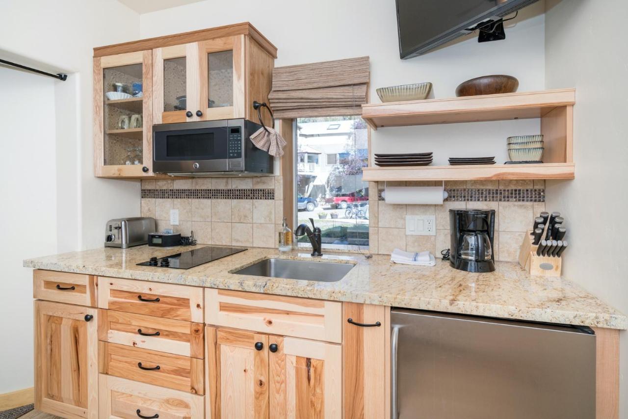 Charming W Kitchenette, Hot Tub Near River * Telluride