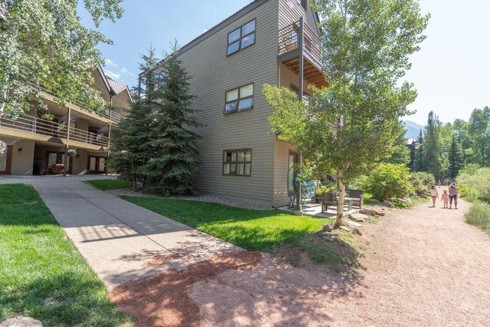 Apartment Chic, Modern - Walk Anywhere Viking 206 *