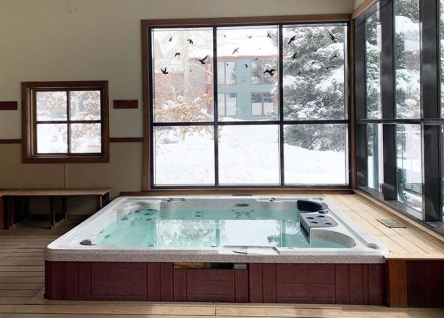 Space For All! Close To Lift 7, Fireplace, Hot Tub *