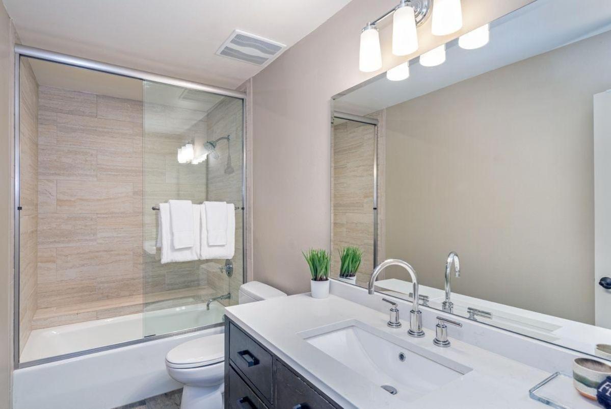 In Out In Town! Area Views, Fireplace, Hot Tub Apartment